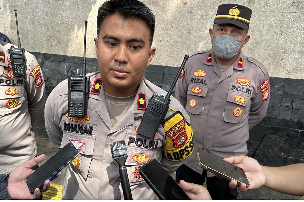 Peristiwa yang terjadi pada 18 April 2024, diunggah ulang akun instagram @romansasopirtruck, hingga viral di media sosial. Dalam video itu terjadi perdebatan antara sang perekam video dengan tiga jukir liar yang memaksanya untuk membayar biaya parkir sebesar Rp150.000.