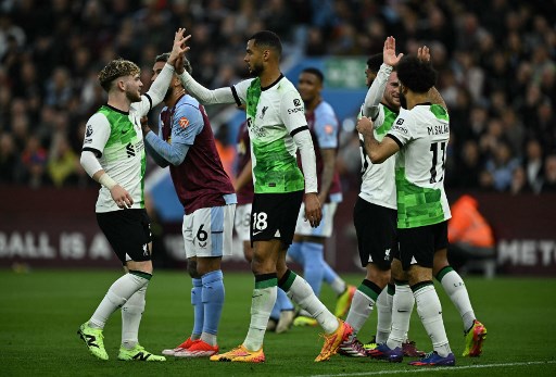 The Reds kembali unggul 2-1 pada menit ke-23 lewat gol Cody Gakpo. Umpan Joe Gomez ke sisi kanan gagal diantisipasi Martinez, pada saat itu juga Gakpo menyambar bola ke dalam gawang. Gol itu sempat ditinjau VAR, tetapi tetap disahkan.