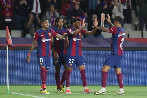 Barca baru bisa memecah kebuntuan pada menit ke-40 lewat aksi Yamal. Permainan umpan cepat berakhir dengan sodorkan bola Ilkay Gundogan ke Yamal yang langsung melepaskan tendangan first-time ke gawang Alex Remiro. Babak pertama berakhir dengan keunggulan 1-0 untuk tuan rumah.