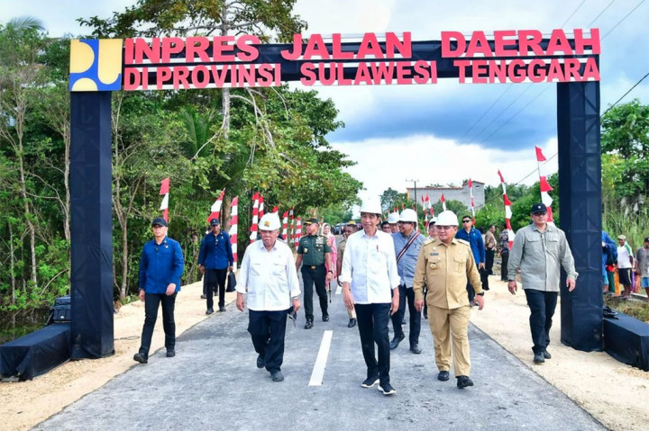 Presiden Joko Widodo meresmikan pelaksanaan Instruksi Presiden (Inpres) Jalan Daerah di Kabupaten Muna Barat, Provinsi Sulawesi Tenggara pada Senin, 13 Mei 2024. Peresmian ini merupakan bagian dari upaya pemerintah pusat untuk meningkatkan kualitas infrastruktur di Provinsi Sulawesi Tenggara.