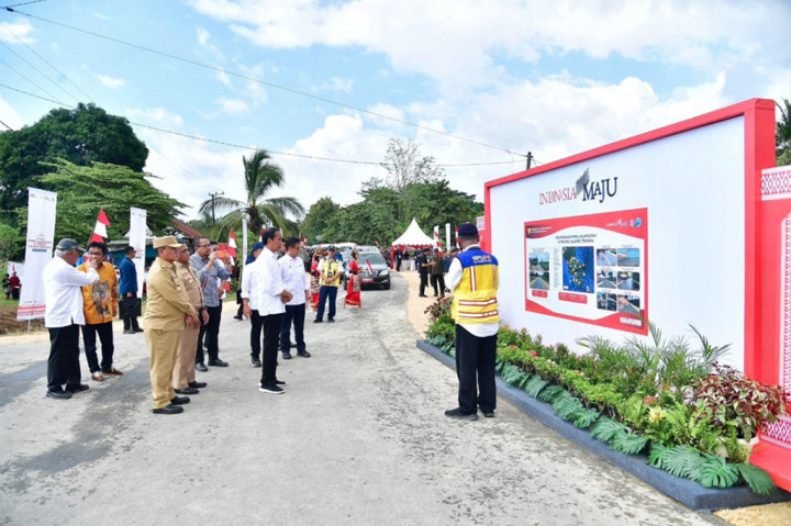Lebih lanjut, Kepala Negara mengungkapkan bahwa pembangunan dan perbaikan infrastruktur ini merupakan bagian dari komitmen pemerintah untuk mempercepat mobilitas orang maupun logistik dan meningkatkan kualitas hidup masyarakat.