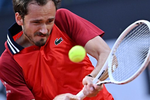 Kemenangan tersebut berarti Medvedev kini telah mencapai babak 16 besar di lima ATP Masters 1000 yang dia ikuti pada 2024, bergabung dengan Alexander Zverev dengan prestasi tersebut.
