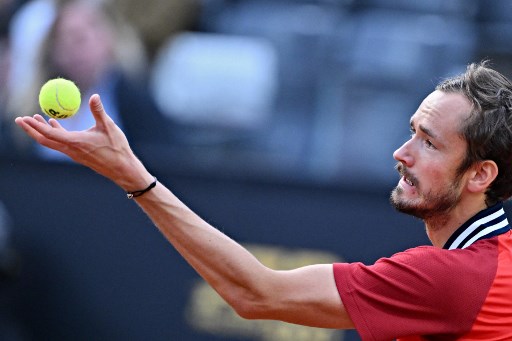 Medvedev selanjutnya akan bertemu unggulan ke-14 Tommy Paul, yang mengalahkan Dominik Koepfer 6-4, 6-4.