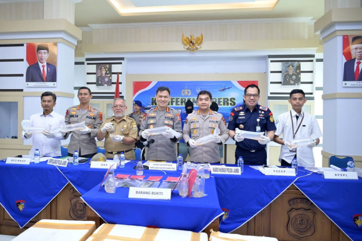 Tim Gabungan Koorpolairud Baharkam Polri dan Pengawasan Sumber Daya Kelautan dan Perikanan (PSDKP) menggagalkan penyelundupan 125.684 ekor benih lobster yang akan dibawa melalui kawasan perairan Jambi.