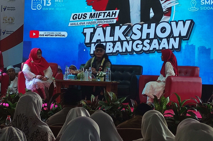 Dia mengingatkan paham radikalisme bisa menyusup, melalui fashion, food maupun fun. Pelajar diimbau tidak kearab-araban, atau kebarat-baratan, namun harus bangga dengan budaya lokal.