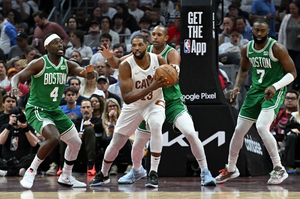 Boston Celtics unggul 3-1 atas Cleveland Cavaliers usai menang 109-102 dalam gim keempat babak semifinal NBA Wilayah Timur yang digelar di Rocket Mortgage Fieldhouse Cleveland Ohio, Selasa, 14 Mei 2024.