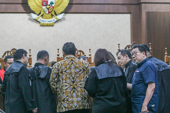Anggota III Badan Pemeriksa Keuangan (BPK) RI nonaktif Achsanul Qosasi mengaku menyewa rumah di kawasan Kemang, Jakarta Selatan untuk menyimpan uang suap kasus Base Tranceiver Station (BTS) 4G 2021 BAKTI Kominfo senilai Rp40 miliar.