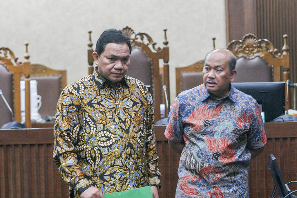 Ia menyebutkan uang tersebut disimpan di sebuah rumah yang sengaja disewa di kawasan Kemang lantaran dirinya tidak mungkin membawa uang haram tersebut pulang ke rumahnya.