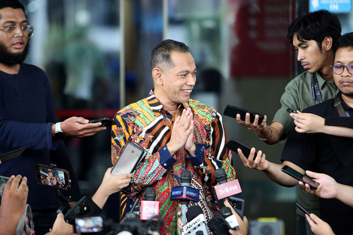 Ghufron menjelaskan ada enam saksi diperiksa Dewas KPK dalam persidangan etik tadi. Saat ini, dia memilih menghormati peradilan instansi tersebut.