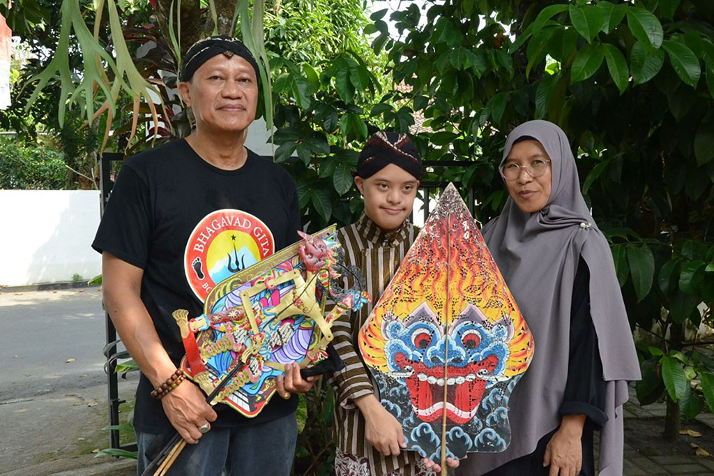 Penonton semakin berdecak kagum, setelah mengetahui Rafa adalah penyandang down syndrome.