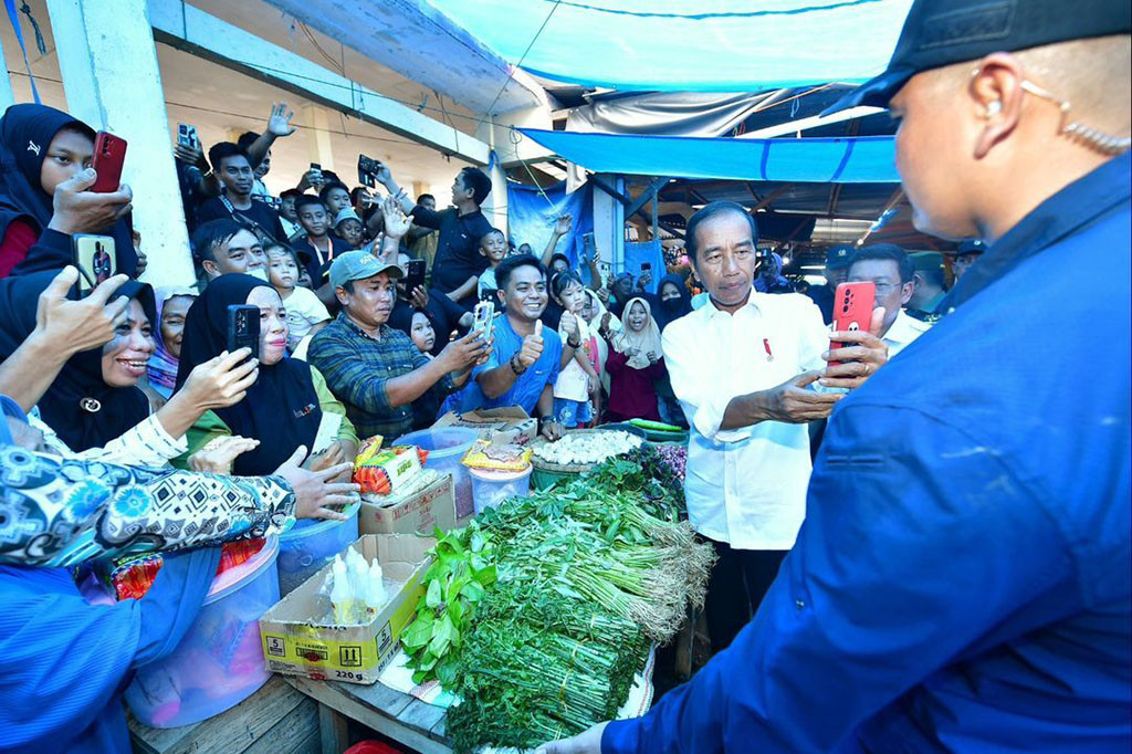 Presiden menyatakan kepuasan terhadap kondisi pasar, terutama harga beras yang terbilang rendah dan ketersediaan stok yang memadai.