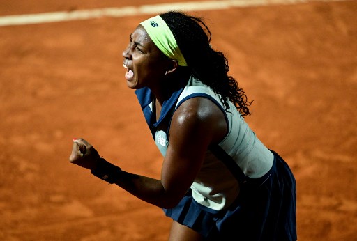 Coco Gauff melakukan selebrasi usai meraih kemenangan atas petenis Top 10 pertamanya musim ini di perempat final Italian Open, Selasa, 14 Mei 2024 malam waktu Roma.