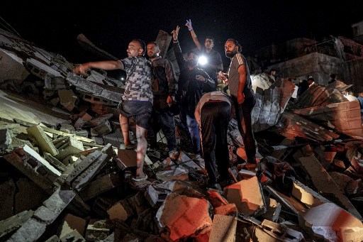 Serangan udara Israel terhadap kamp pengungsi Nuseirat di Gaza tengah dilaporkan telah menewaskan sedikitnya 40 orang, seiring meningkatnya serangan darat dari selatan ke utara yang dibalas dengan perlawanan sengit Hamas.