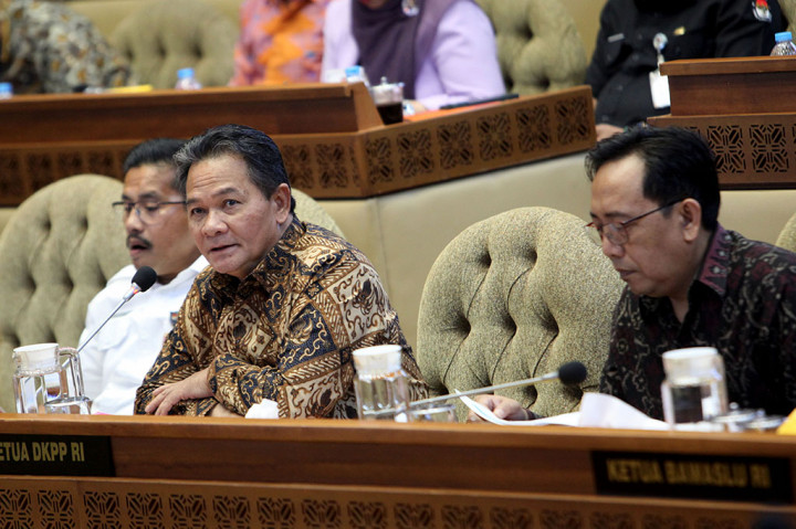 Dalam rapat tersebut, hadir Ketua KPU Hasyim Asy'ari, Ketua Bawaslu Rahmat Bagja, Ketua DKPP Heddy Lugito, dan Plh Dirjen Politik dan Pemerintahan Umum Kemendagri Togap Simangunsong.