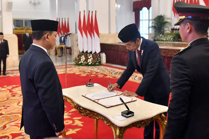 “Saya bersumpah akan memegang teguh Pancasila dan Undang-Undang Dasar Negara Republik Indonesia Tahun 1945 serta peraturan perundang-undangan. Saya bersumpah/berjanji akan memelihara kerahasiaan mengenai hal-hal yang diketahui sewaktu memenuhi kewajiban saya,” ujar para anggota LPSK mengakhiri sumpah/janjinya.