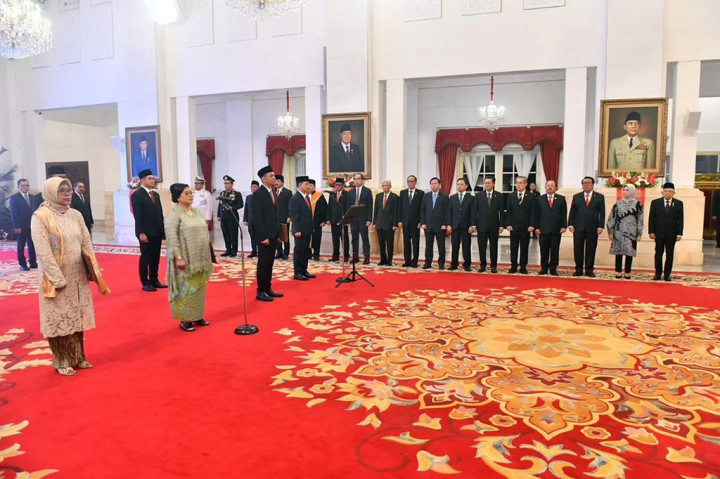 Presiden Joko Widodo menyaksikan pengucapan sumpah/janji anggota Lembaga Perlindungan Saksi dan Korban (LPSK) masa jabatan tahun 2024-2029 di Istana Negara, Jakarta, pada Rabu, 15 Mei 2024. 