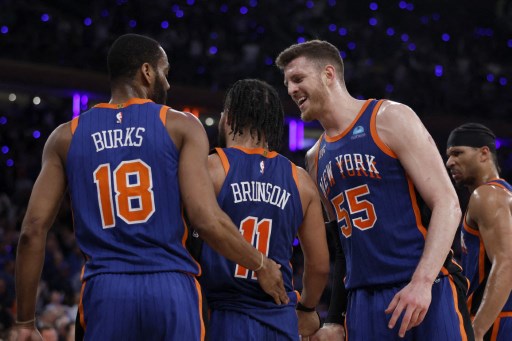 Knicks menang 121-91 atas Pacers dalam laga yang digelar di Madison Square Garden New York, Rabu, dan tinggal selangkah lagi mencapai final Wilayah Timur untuk pertama kalinya sejak 2000.