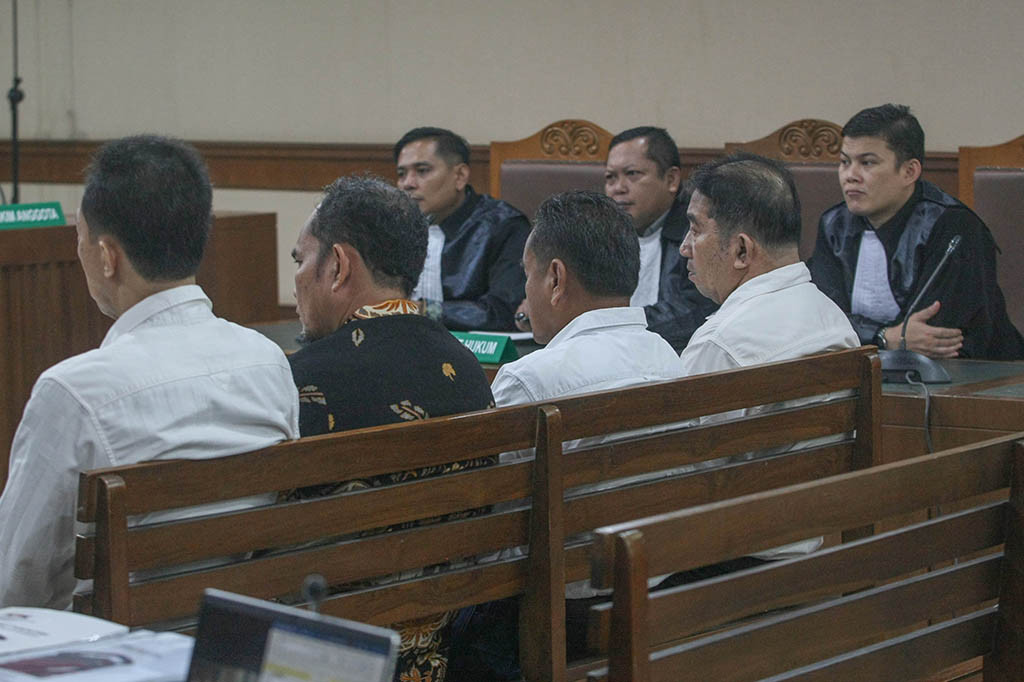 Jaksa Penuntut Umum Komisi Pemberantasan Korupsi (KPK) menuntut empat terdakwa kasus korupsi pembangunan Gereja Kingmi Mile 32 di Mimika, Papua, dengan pidana penjara selama dua tahun hingga empat tahun lebih.