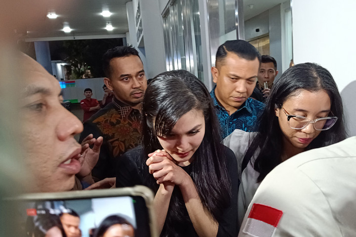 Adapun Harvey Moeis, selain dijerat tindak pidana korupsi, juga dijerat dengan pasal tindak pidana pencucian uang (TPPU) bersama tersangka Helena Lin.
