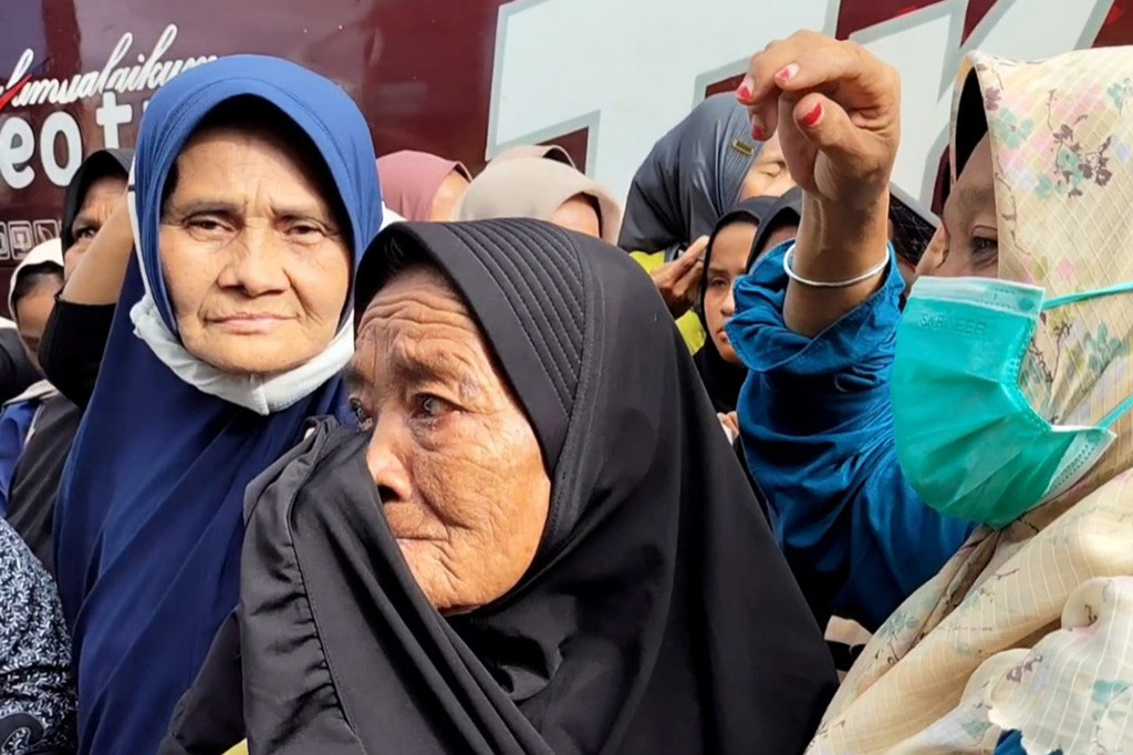 Termasuk saat menjalankan ibadah haji dan tetap tertib dengan mengikuti arahan pendamping haji yang telah disiapkan. Sementara itu, 250 jemaah calon haji ini tergabung dalam kelompok terbang atau kloter 7 Embarkasi, Makassar, Sulawesi Selatan.