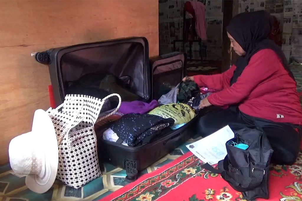 Seorang penjual pisang dan minyak curah di Polewali Mandar, Sulawesi Barat akhirnya bisa mewujudkan impiannya untuk menunaikan ibadah haji. Setelah menabung selama 12 tahun akhirnya ia pun bisa berangkat ke Tanah Suci tahun ini.