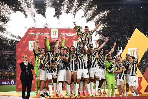 Juventus memenangi Coppa Italia ke-15 usai menundukkan Atalanta 1-0 pada Rabu, 15 Mei 2024 waktu setempat. Gol Dusan Vlahovic tersebut membuat tim asuhan Massimiliano Allegri meraih trofi pertama mereka dalam tiga tahun. Keberhasilan disambut suka cita para penggawa Bianconeri.