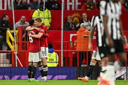 Rasmus Hojlund kemudian membawa Manchester semakin menjauh dari Newcastle, dua menit setelah dia masuk sebagai pemain pengganti pada menit ke-82. Skor 3-1 untuk Setan Merah.
