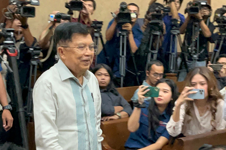 Wakil Presiden ke-10 dan ke-12 RI Jusuf Kalla (JK) tiba di Pengadilan Tipikor pada Pengadilan Negeri Jakarta Pusat, Kamis, 16 Mei 2024.