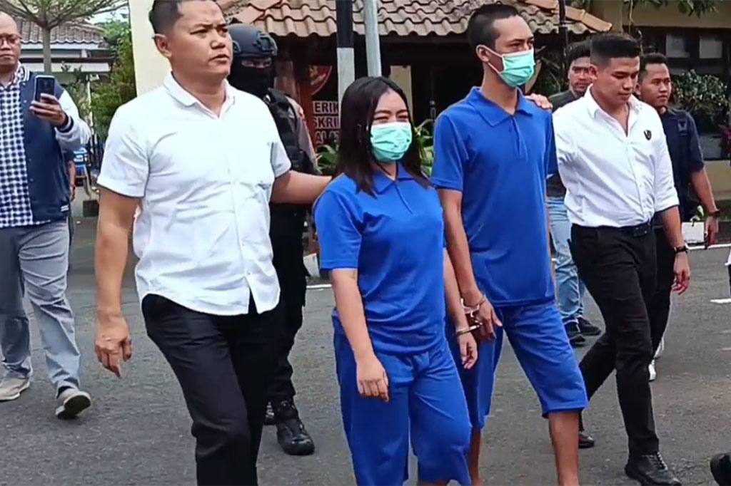 Gelapkan puluhan mobil, sepasang suami istri asal Kabupaten Semarang, Jawa Tengah, diringkus anggota Reskrim Polres Salatiga. Modus yang digunakan yakni menyewa mobil rental dan kemudian digadaikan.