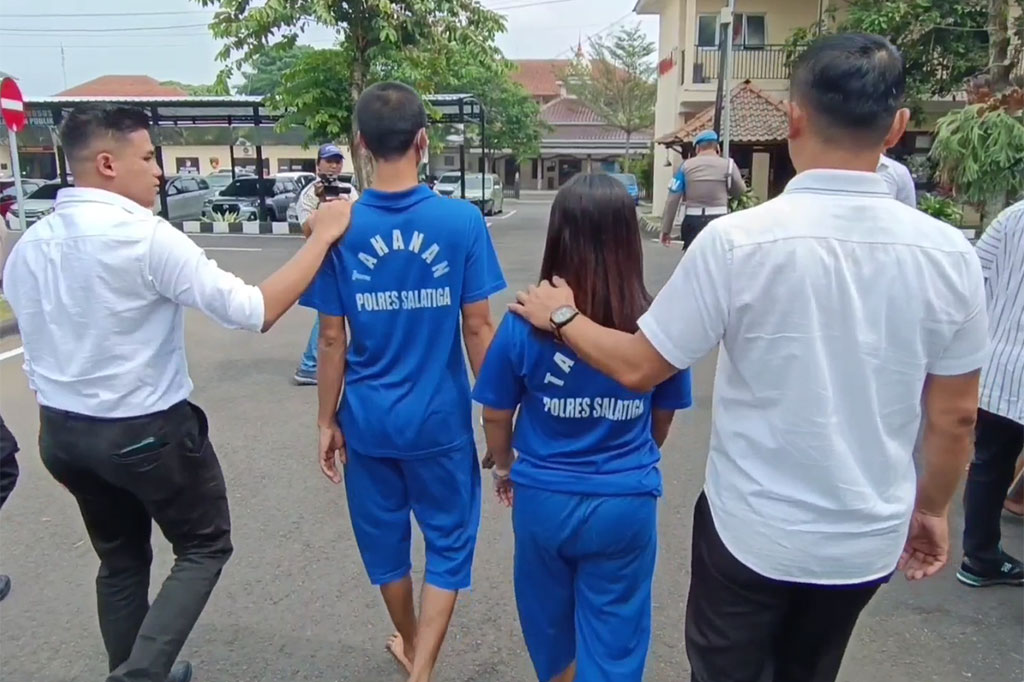 Dalam aksinya, salah satu modus yang digunakan pelaku yakni dengan berpura-pura menyewa mobil rental, dan kemudian menggadaikanya sebesar Rp30 juta per unitnya. Pelaku berdalih, uang hasil kejahatanya digunakan untung membayar hutang.