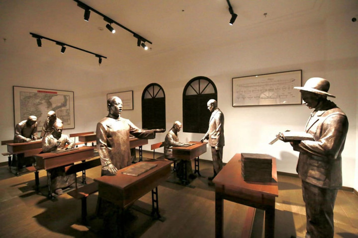 Melalui relief lukisan pernis, pameran peninggalan budaya, foto sejarah, model, tampilan 3D dengan mata telanjang dan lain-lain, pengunjung dapat menelusuri sejarah kejayaan pelayaran berusia seabad dan pesona perpaduan tradisi dan modernitas.