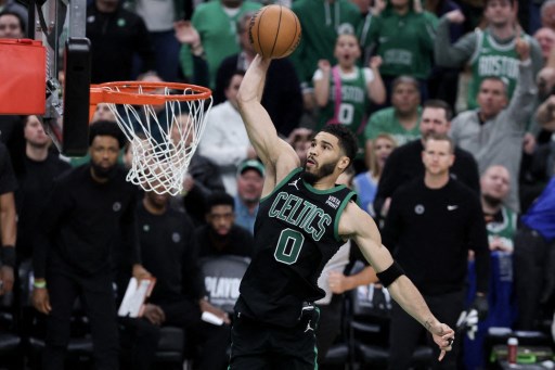 Boston Celtics didorong oleh Jayson Tatum yang hampir mencetak triple-double dengan 25 poin, 10 rebound, dan 9 assist. Sementara Al Horford mencatat double-double dengan 22 poin serta 15 rebound.
