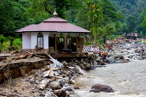 Badan Nasional Penanggulangan Bencana (BNPB) mencatat jumlah total korban banjir lahar dingin Gunung Marapi di Sumatera Barat yang meninggal dunia kembali bertambah menjadi 67 orang.
