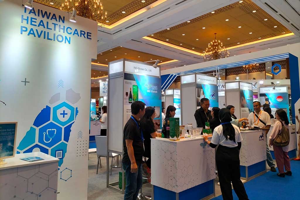Selain itu, Paviliun Taiwan Excellence menampilkan produk-produk inovatif untuk pembangunan perkotaan, transformasi industri, komponen otomotif, rumah dan wisata, serta kehidupan yang berkelanjutan. Paviliun Taiwan Healthcare menghadirkan rumah sakit Taiwan terkemuka dan juga perusahaan dengan spesialisasi dalam solusi perawatan kesehatan pintar, produk kesehatan, dan peralatan medis.