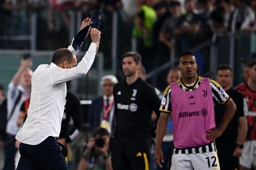 Federasi Sepak Bola Italia (FIGC) menyatakan hukuman itu dijatuhkan karena sikap agresif Allegri kepada ofisial keempat dan gestur tidak menghormati ofisial pertandingan yang dimenangkan Juve 1-0 itu.