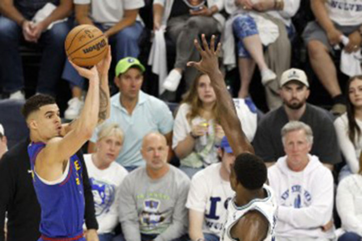 Timberwolves juga unggul dari segi steal, yaitu sembilan berbanding tiga dengan Nuggets. Mereka juga bermain secara kolektif dengan keseluruhan tim lewat 25 assist yang dibuat.