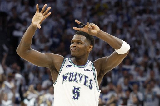 Minnesota Timberwolves mengalahkan Denver Nuggets dengan skor 115-70 di Target Center Minneapolis Minnesota, Jumat, 17 Mei 2024, sekaligus menyamakan kedudukan 3-3 dan memaksa gim 7 babak semifinal NBA Wilayah Barat dimainkan.