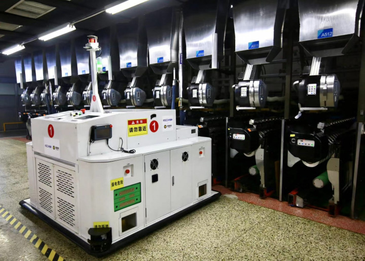 Memasuki area pameran perusahaan Hengshen Synthetic Fiber Technology Co, Ltd, perwakilan media dapat melihat berbagai produk tentang perusahaan perusahaan, pengembangan produk, dan nilai-nilai inti perusahaan. 