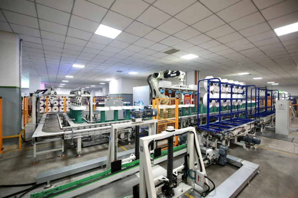 Menurut laporan, Hengshen Group didirikan pada tahun 1984. Grup ini menganut niat awal tiga generasi orang hanya melakukan satu hal dan telah berkembang dari industri akar rumput menjadi grup perusahaan manufaktur maju yang mengintegrasikan serat kimia, industri kimia dan bahan baru.