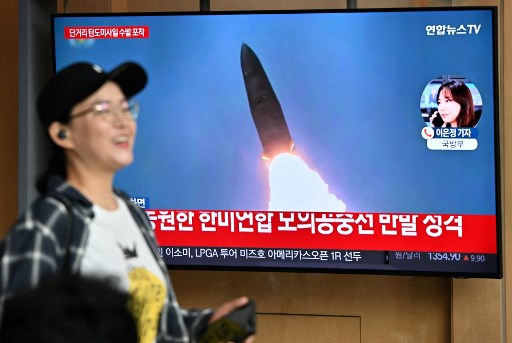 Kepala Staf Gabungan Korea Selatan (JCS) mengatakan pihaknya mendeteksi apa yang dianggap sebagai rudal jarak pendek yang ditembakkan di kota pesisir timur Wonsan pada pukul 15:10 waktu setempat (17:10 WIB) yang melesat menuju Laut Timur.