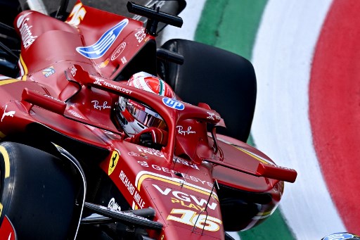 Lalu, pada practice 2 yang berjalan beberapa jam setelahnya, pembalap 26 tahun itu menajamkan catatan waktunya menjadi 1 menit 15,906 detik dari 29 lap. Pembalap McLaren Oscar Piastri berada di posisi kedua dengan 0,192 detik lebih lambat, disusul pembalap RB Honda RBPT Yuki Tsunoda.