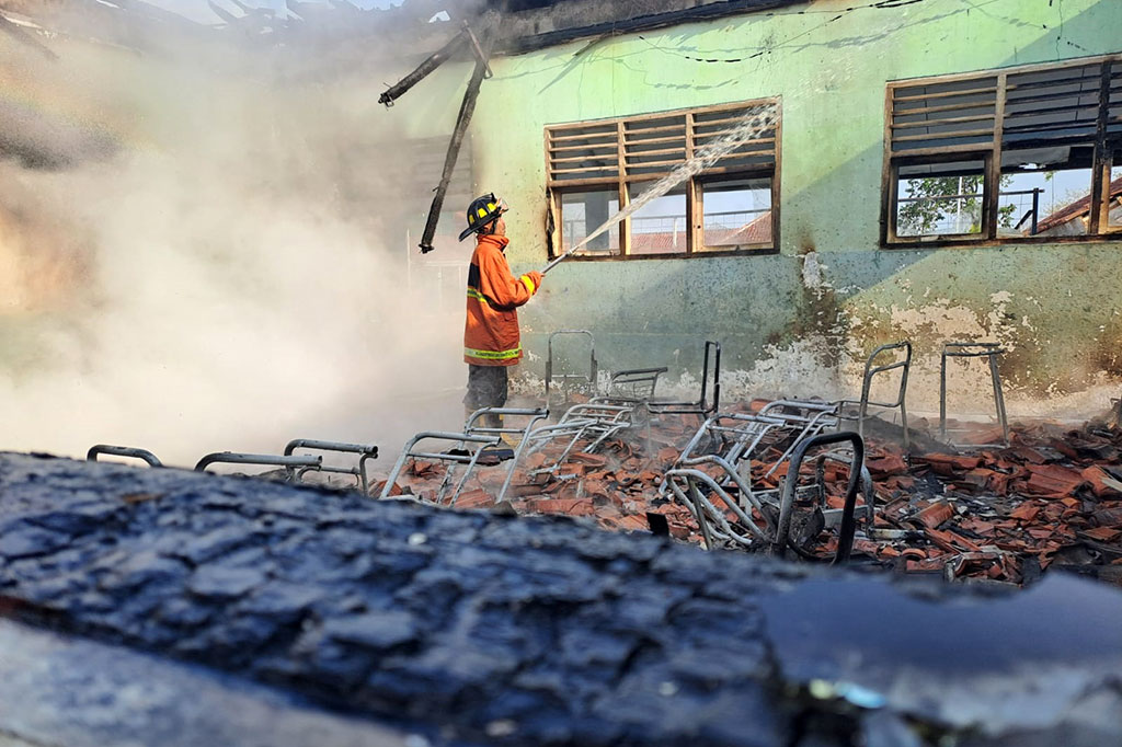 Berdasarkan laporan dari Pusat Pengendalian Operasi Penanggulangan Bencana Kabupaten Tasikmalaya bangunan yang terdampak yakni tiga lokal ruang belajar mengajar, satu ruang arsip sekolah, empat toilet siswa, dengan luas bangunan terdampak 30 x 7 meter.