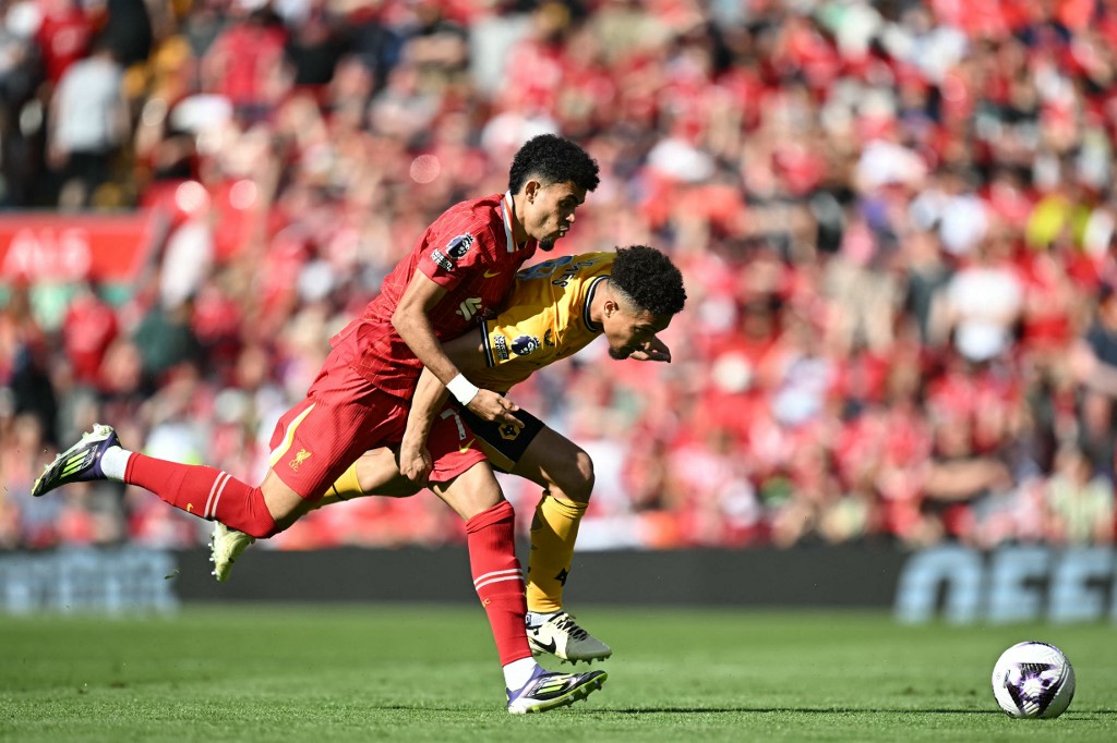 Liverpool hampir mencetak gol ketiga pada menit ke-50. Cody Gakpo berhasil mengitari kiper dan melepas umpan silang yang disambar Luis Diaz. Bola membentur mistar dan memantul ke tanah, tetapi belum melintasi garis