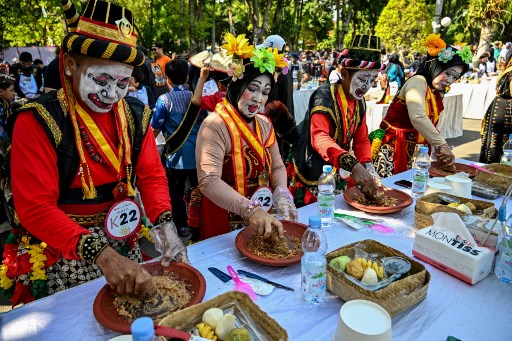 Eri menyatakan jika salah satu bahan pembuat rujak uleg hilang maka rasanya menjadi hambar. Sama seperti ketika toleransi rusak, mampu menimbulkan ketidakstabilan kondisi sosial Kota Surabaya.
