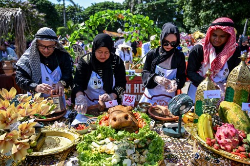 Wali Kota Surabaya Eri Cahyadi menyatakan Festival Rujak Uleg bertema 'History of Rujak Uleg' itu memiliki makna menggambarkan toleransi yang mampu membingkai segala perbedaan di tengah kehidupan warga setempat.