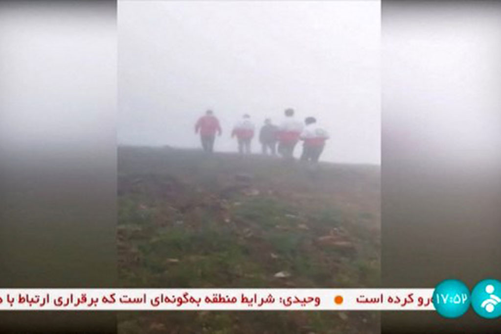 Imam Salat Jumat Tabriz Seyyed Mohammad-Ali Al-Hashem dan Menteri Luar Negeri Iran Hossein Amir-Abdollahian juga dilaporkan berada di helikopter yang sama dengan Presiden Raisi. 