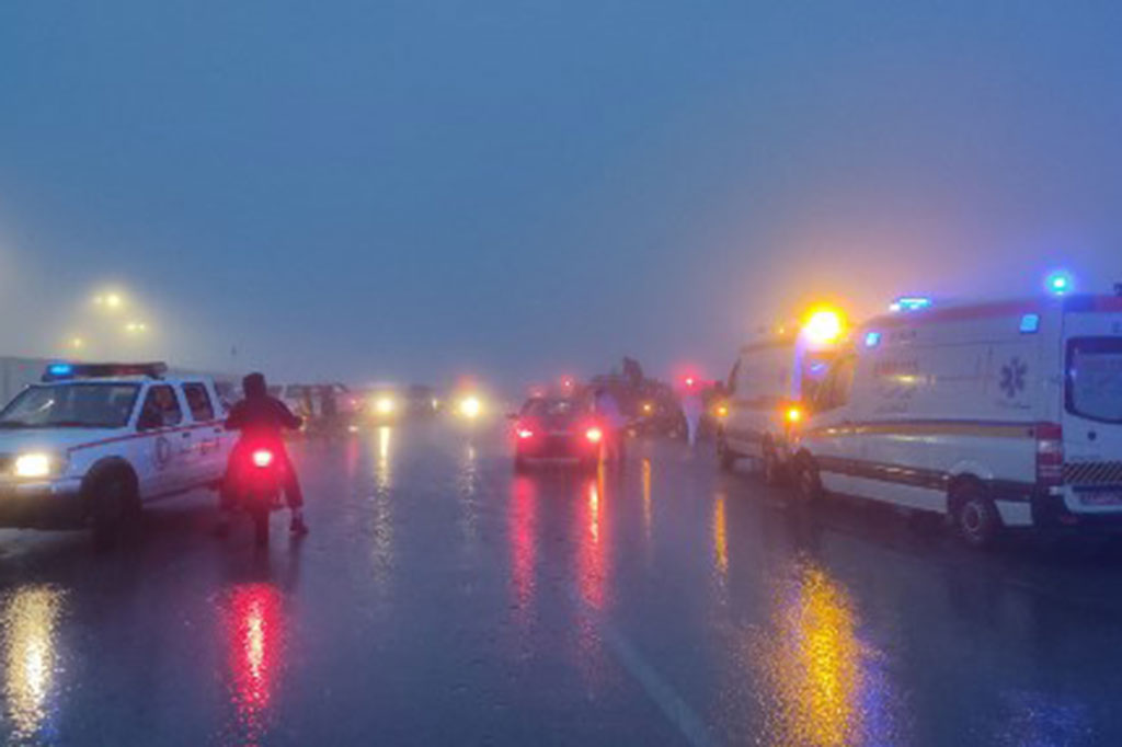 Tim penyelamat menuju lokasi kecelakaan yang melibatkan helikopter dalam konvoi Presiden Iran di wilayah Jolfa, Azerbaijan, Minggu, 19 Mei 2024.