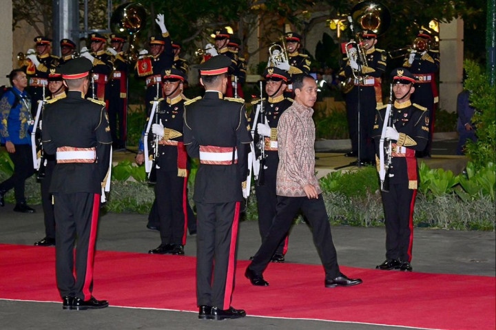 Setelah itu, Presiden menyambut Wakil PM Malaysia Dato Sri Haji Fadillah Bin Haji Yusof, Utusan Khusus yang juga Presiden Hungaria 2012-2022 János Áder, PM Tajikistan Qohir Rasulzoda, Presiden Sri Lanka Ranil Wickremesinghe, Presiden Fiji Ratu Wiliame Maivalili Katonivere, dan Ketua DPR RI Puan Maharani yang juga Perwakilan Presiden International Parliamentary Union (IPU).