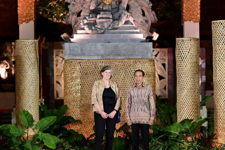 Presiden Joko Widodo menggelar jamuan santap malam untuk para pemimpin dan delegasi yang hadir pada Konferensi Tingkat Tinggi (KTT) World Water Forum (WWF) ke-10. Acara tersebut digelar di Taman Budaya Garuda Wisnu Kencana (GWK), Kabupaten Badung, Provinsi Bali, pada Minggu, 19 Mei 2024.
