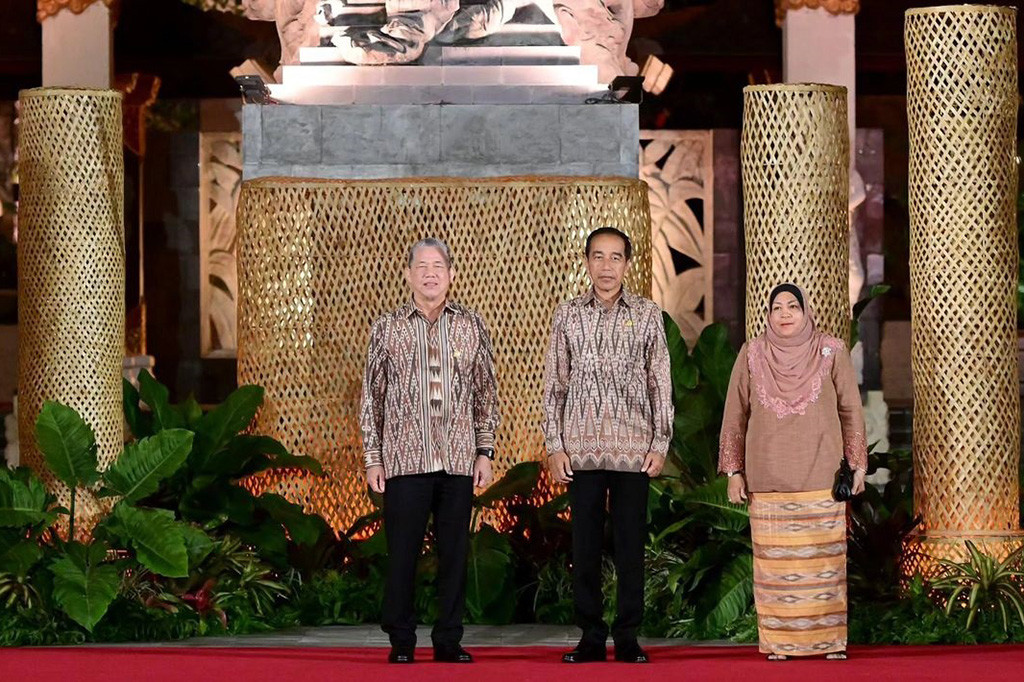 Secara berurutan, Presiden Jokowi menyambut Presiden World Water Council Loic Fauchon, Wakil Perdana Menteri (PM) Papua Nugini John Rosso, Utusan Khusus Belanda Meike van Ginneken, Presiden Majelis Umum PBB Dennis Francis, Utusan Khusus Prancis Barbara Pompili, dan Utusan Khusus Persatuan Emirat Arab Suhail Mohamed Al Mazroui.